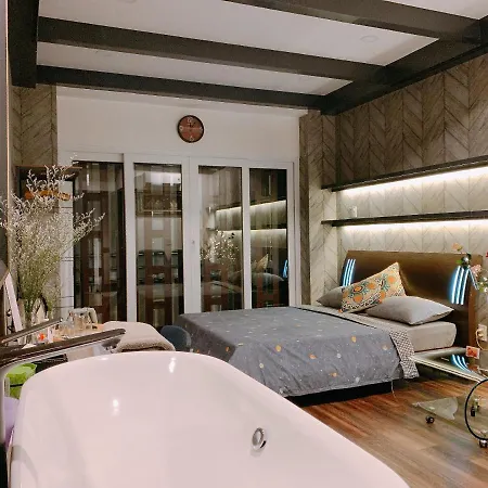 Luxurious Chinatown Hideaway Apartment